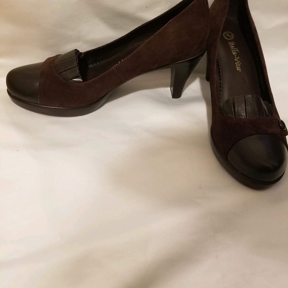 NEW Bella Vita Brown Suede and Leather Pumps